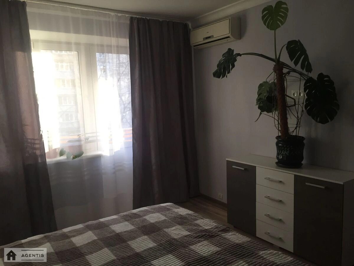 Apartment for rent. 2 rooms, 55 m², 4th floor/9 floors. 9, Bratstva tarasivtsiv vul. Dekabrystiv, Kyiv. 