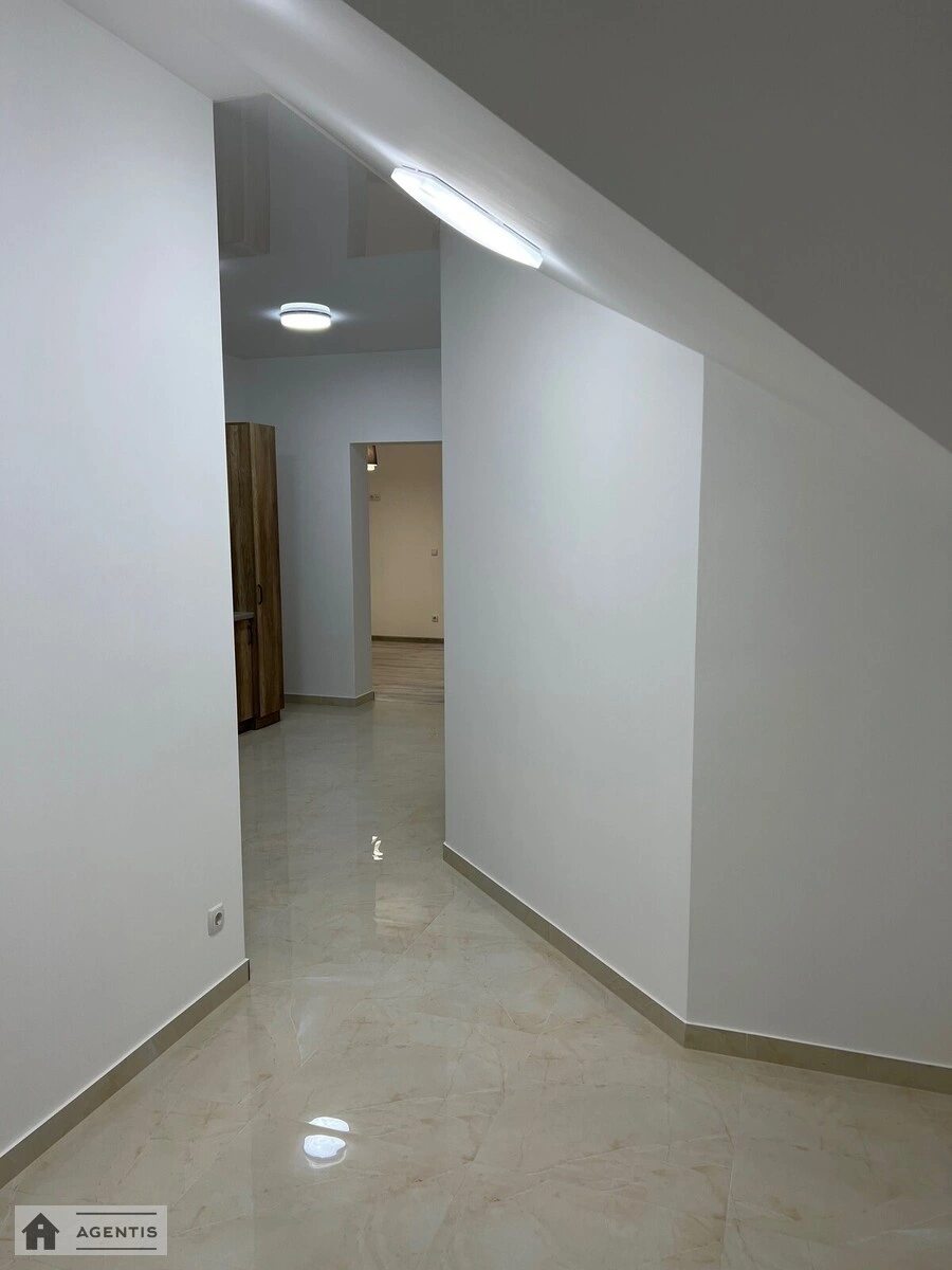 Здам квартиру 4 кімнати, 105 m², 4 пов./4 поверхи. 8, Миру 8, Київ. 