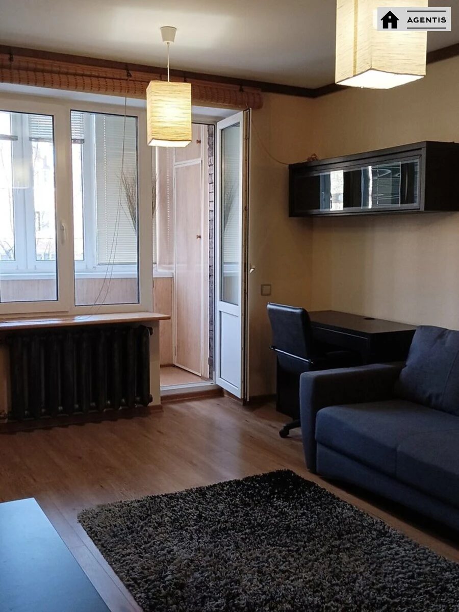 Apartment for rent. 1 room, 30 m², 2nd floor/5 floors. Leopolda Yashchenka , Kyiv. 