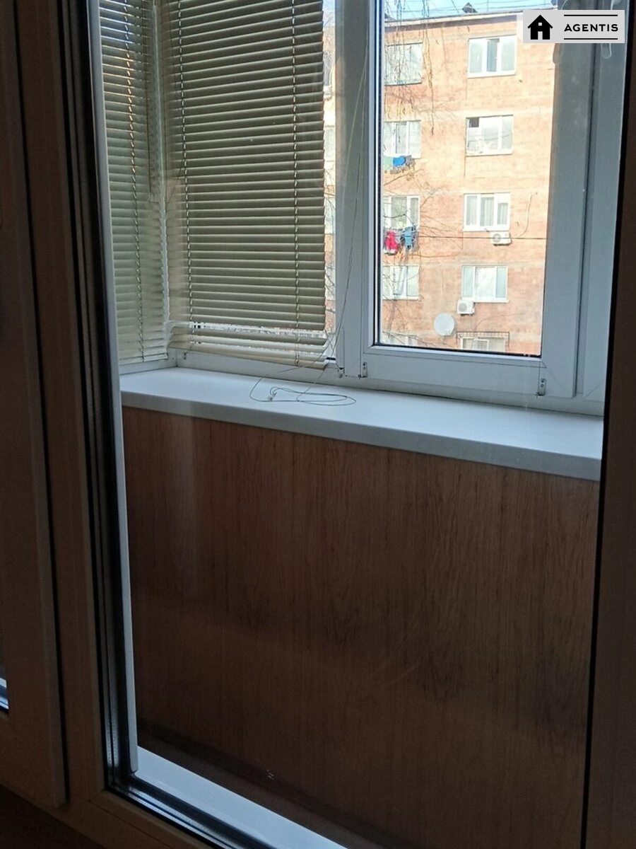 Сдам квартиру. 1 room, 30 m², 2nd floor/5 floors. Леопольда Ященка , Киев. 