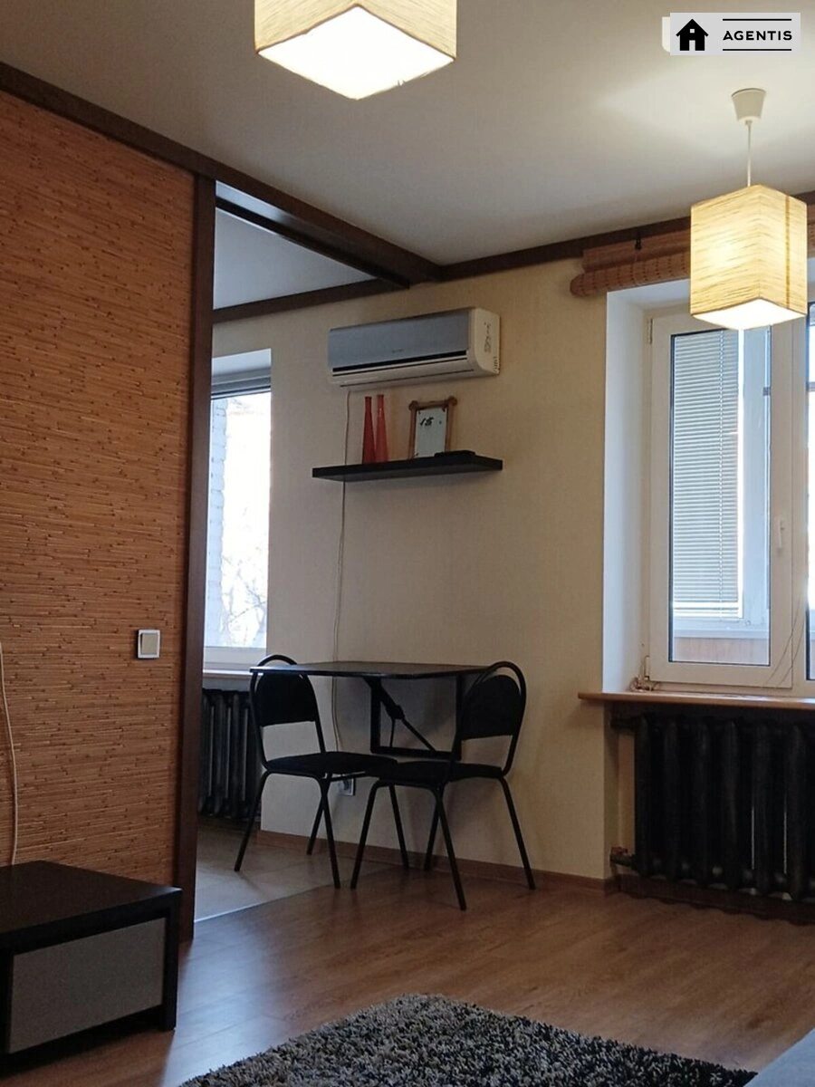 Apartment for rent. 1 room, 30 m², 2nd floor/5 floors. Leopolda Yashchenka , Kyiv. 