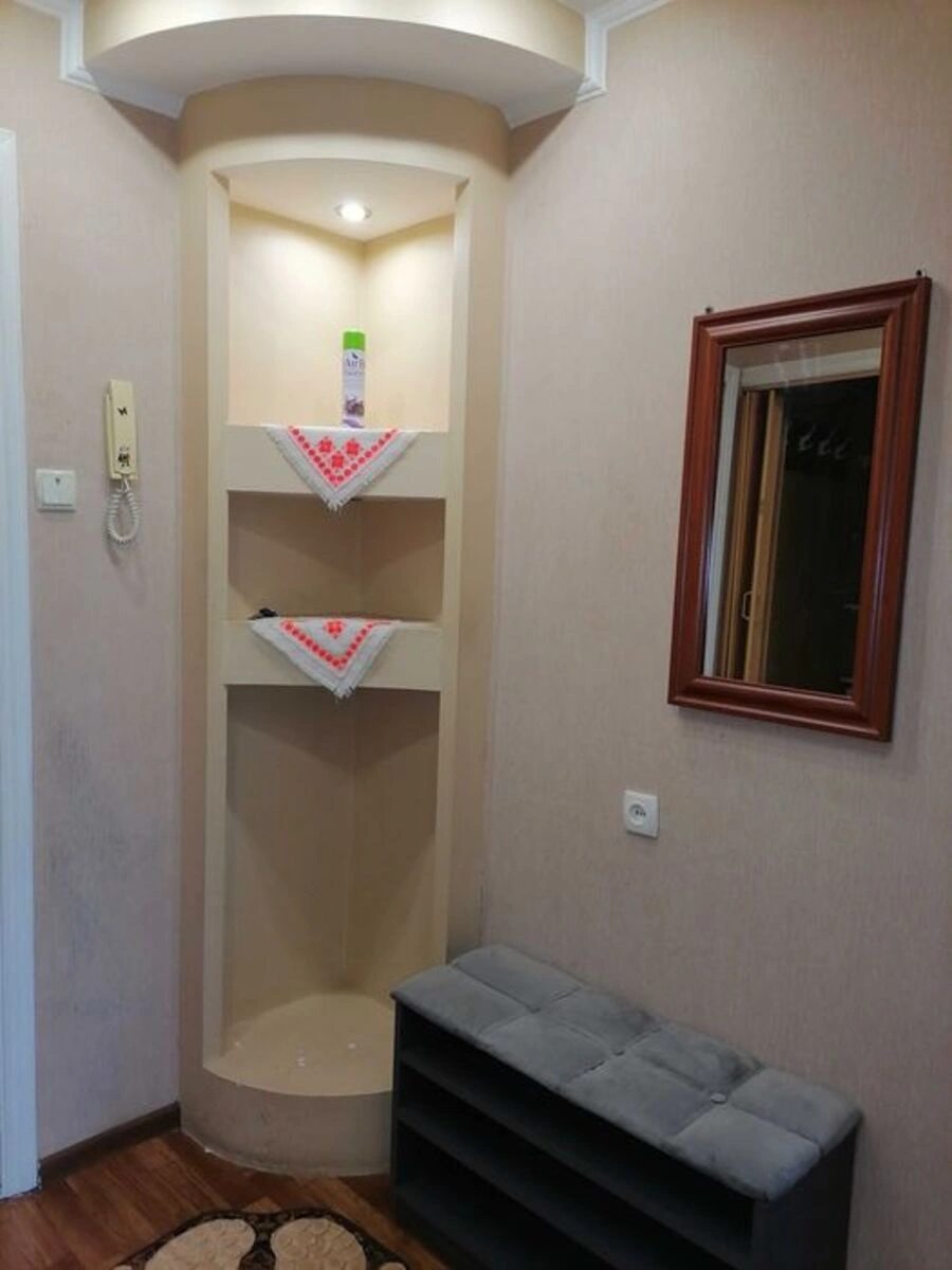 Apartment for rent. 1 room, 38 m², 7th floor/9 floors. Nataliyi Uzhviy vul., Kyiv. 