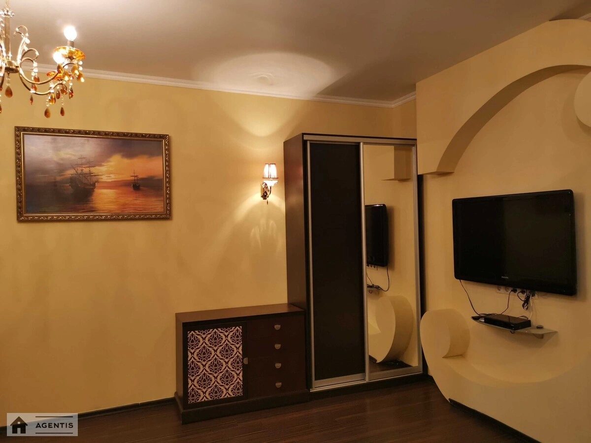 Сдам квартиру. 1 room, 38 m², 2nd floor/3 floors. Голосеевский район, Киев. 