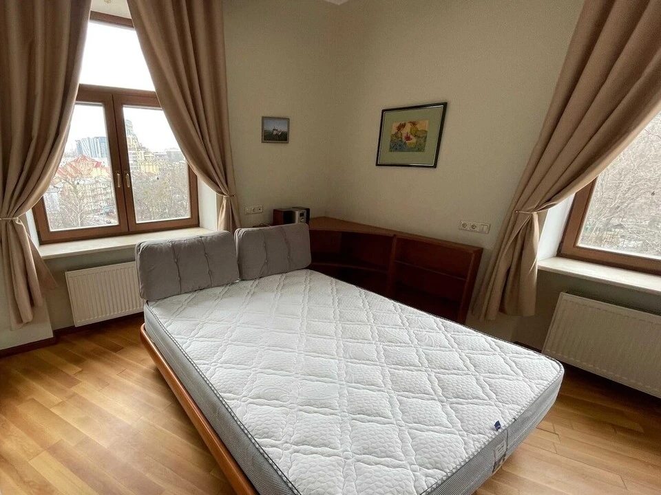 Apartment for rent. 3 rooms, 81 m², 4th floor/7 floors. 25, Pavla Skoropadskoho vul., Kyiv. 
