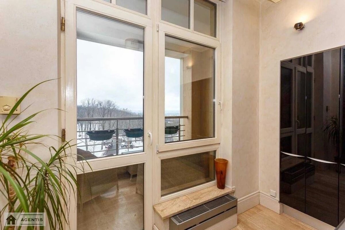 Apartment for rent. 4 rooms, 250 m², 5th floor/11 floors. 9, Mykhayla Hrushevskoho vul., Kyiv. 