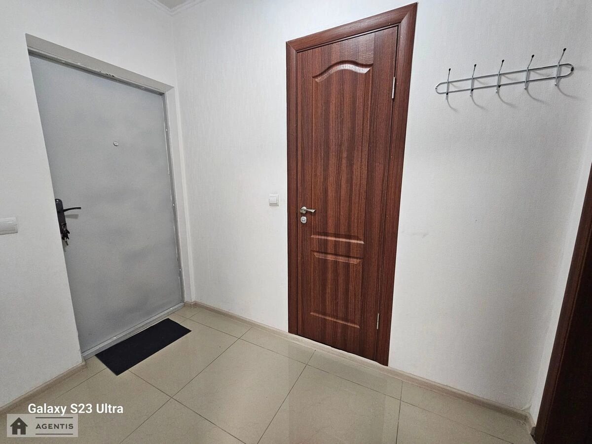 Apartment for rent. 1 room, 40 m², 5th floor/23 floors. 3, Sofiyi Rusovoyi vul., Kyiv. 