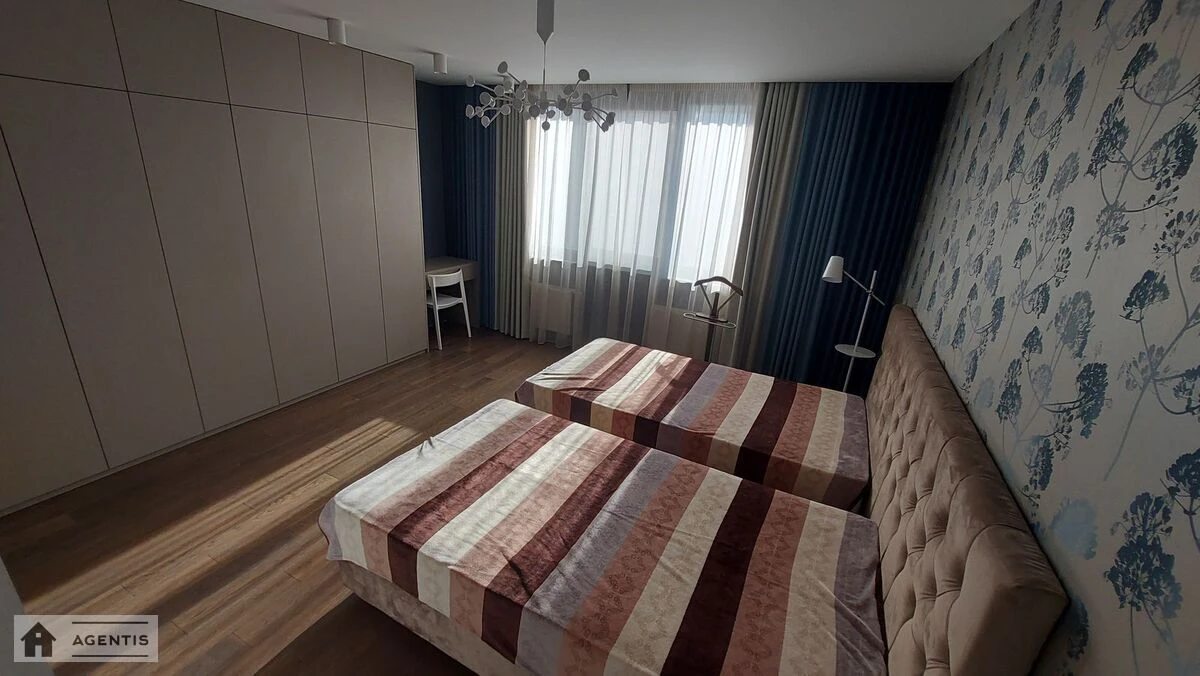 Сдам квартиру. 4 rooms, 160 m², 4th floor/17 floors. 74, Антоновича вул. (Горького), Киев. 
