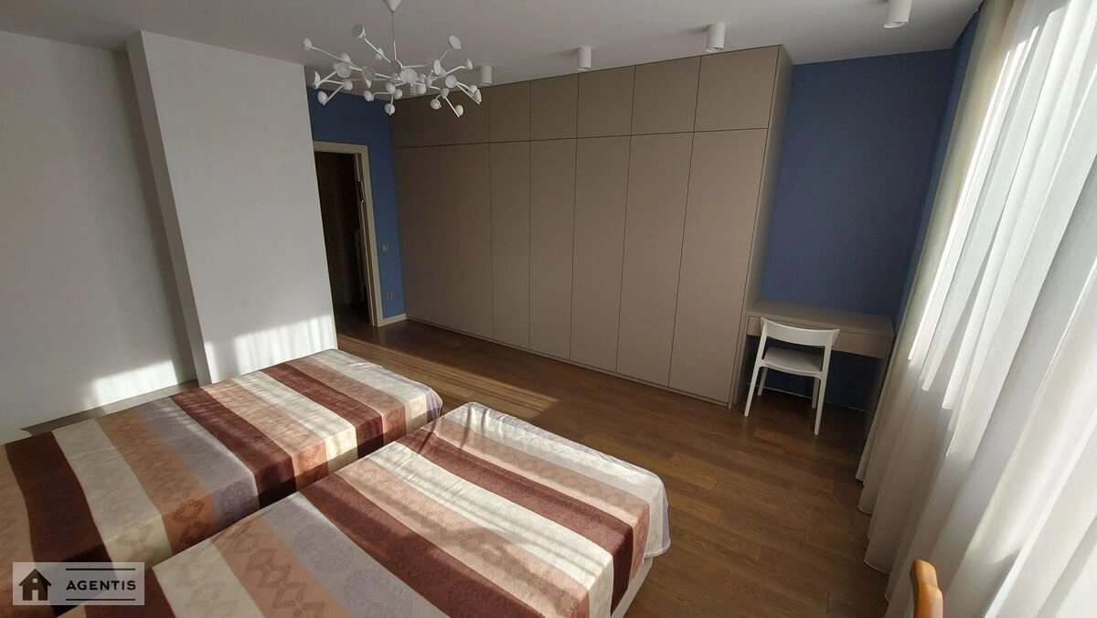 Сдам квартиру. 4 rooms, 160 m², 4th floor/17 floors. 74, Антоновича вул. (Горького), Киев. 