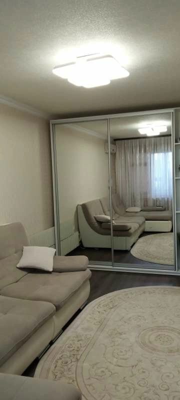 Apartments for sale. 3 rooms, 70 m², 15 floor/16 floors. Amosova, Kharkiv. 