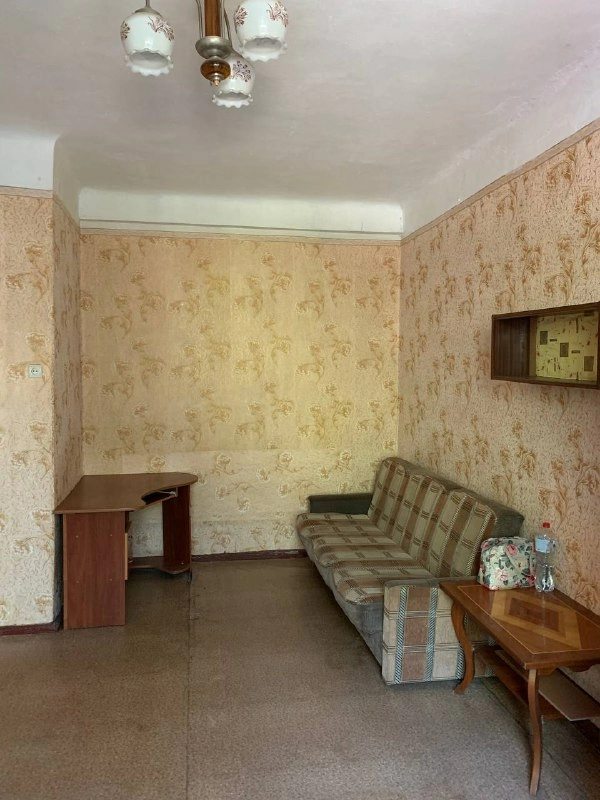 Apartments for sale. 1 room, 32 m², 1st floor/2 floors. Komunalnyy proezd, Kharkiv. 