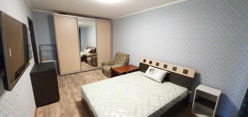 Apartment for rent. 1 room, 33 m², 1st floor/9 floors. 10, Novhorodskaya, Kharkiv. 