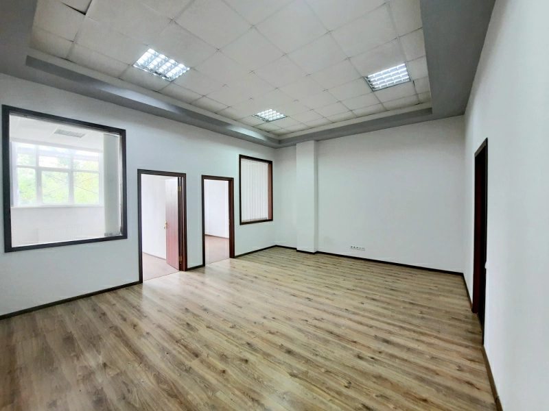 Office for rent. 1 room, 126 m², 3rd floor/5 floors. 86, Bozhenka 86, Kyiv. 