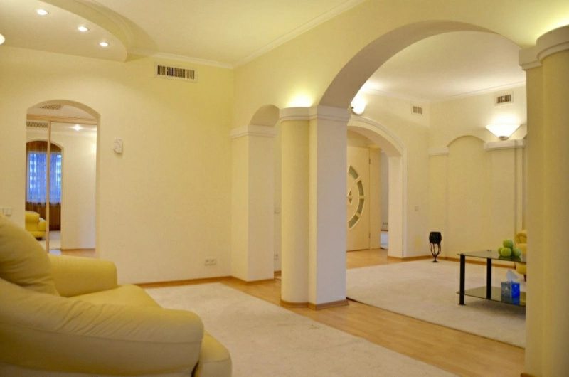 Продаж квартири. 5 кімнат, 121 m², 5 поверх/10 поверхів. 81, Маяковського Володимира 81, Київ. 
