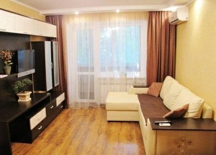 Apartments for sale. 3 rooms, 70 m², 6th floor/10 floors. Heroev Stalynhrada, Kharkiv. 