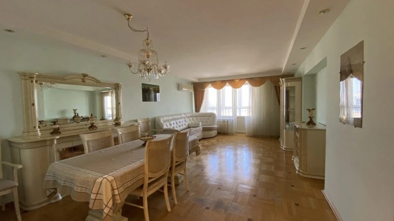 Apartments for sale. 4 rooms, 173 m², 18 floor/27 floors. 28, Myrnogo Panasa 28, Kyiv. 
