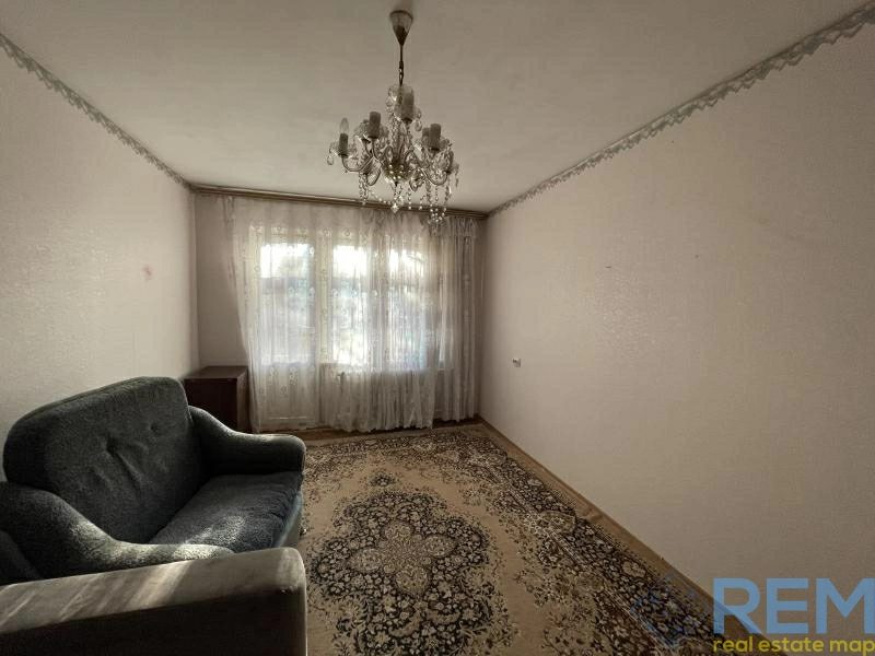 Apartments for sale. 2 rooms, 50 m², 2nd floor/9 floors. Prospekt Nebesnoy Sotny, Odesa. 