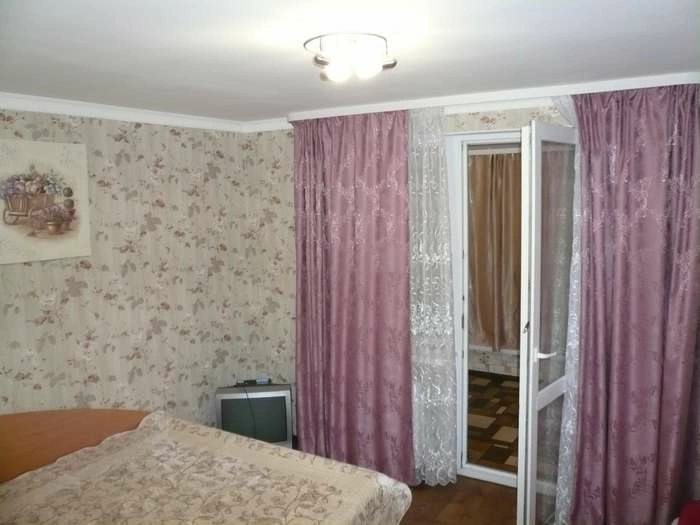 House for rent. 60 m², 3 floors. Hostynyy dvor, Poltava. 