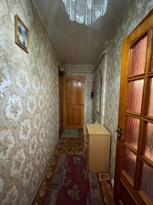Apartments for sale. 1 room, 32 m², 2nd floor/5 floors. 11, 40 let Oktyabrya, Kherson. 