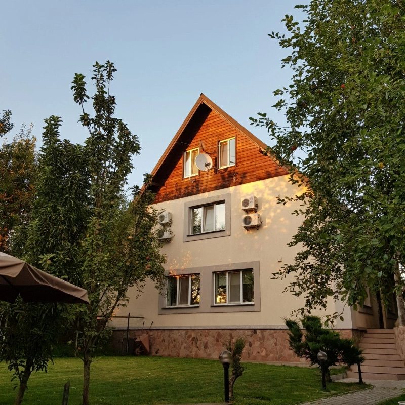 Продаж будинку. 5 rooms, 270 m², 3 floors. Садовая, Хотяновка. 