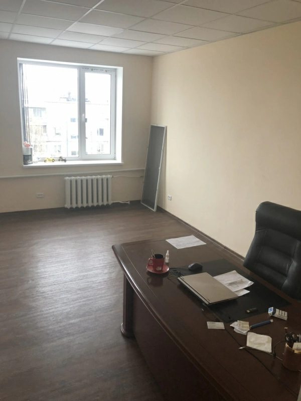 Office for rent. 1 room, 33 m², 8th floor/8 floors. 73, Prospekt Vorontsova, Dnipro. 