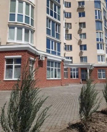 Продаж квартири. 2 rooms, 80 m², 4th floor/7 floors. 5, Лазурная, Миколаїв. 