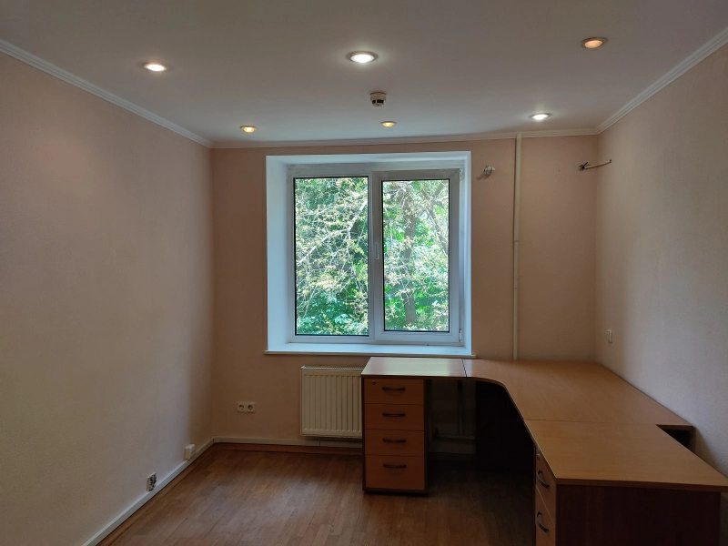 Office for rent. 2 rooms, 45 m², 2nd floor/5 floors. Frolivska, Kyiv. 