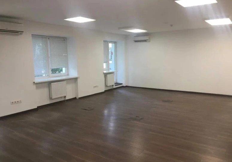 Продам офіс 440 m², 3 пов./5 поверхів. 34, Адмиральский пр., Одеса. 