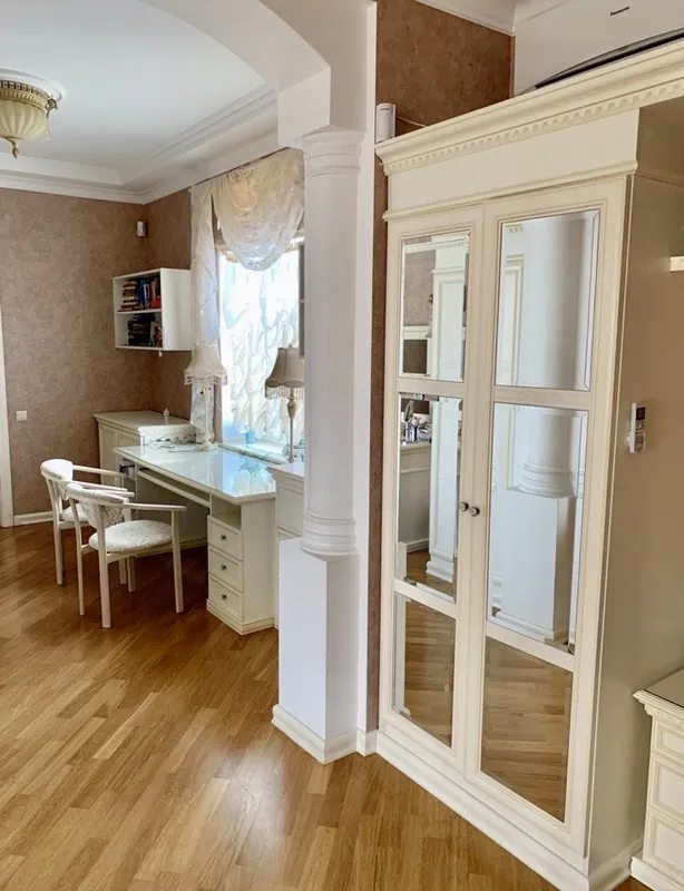 Продаж будинку 395 m², 3 поверхи. Каманина ул., Одеса. 