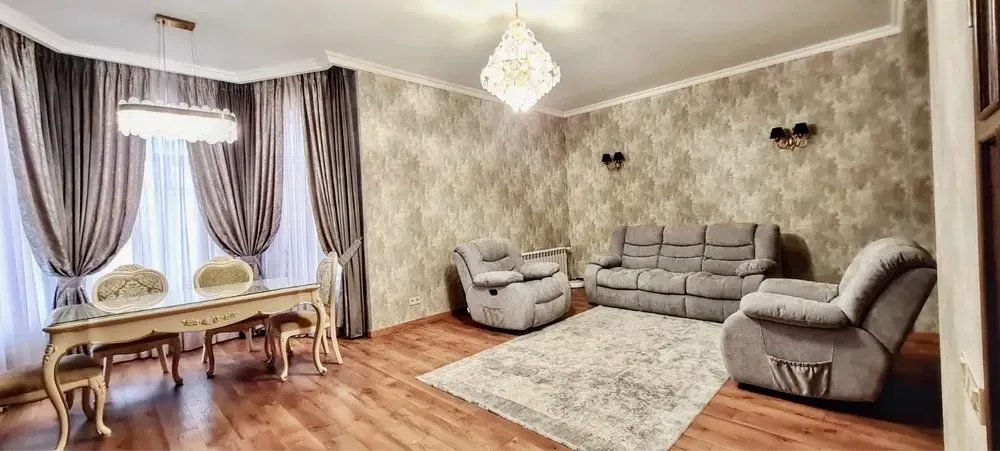 Продаж будинку 370 m², 2 поверхи. Недєліна вул., Одеса. 