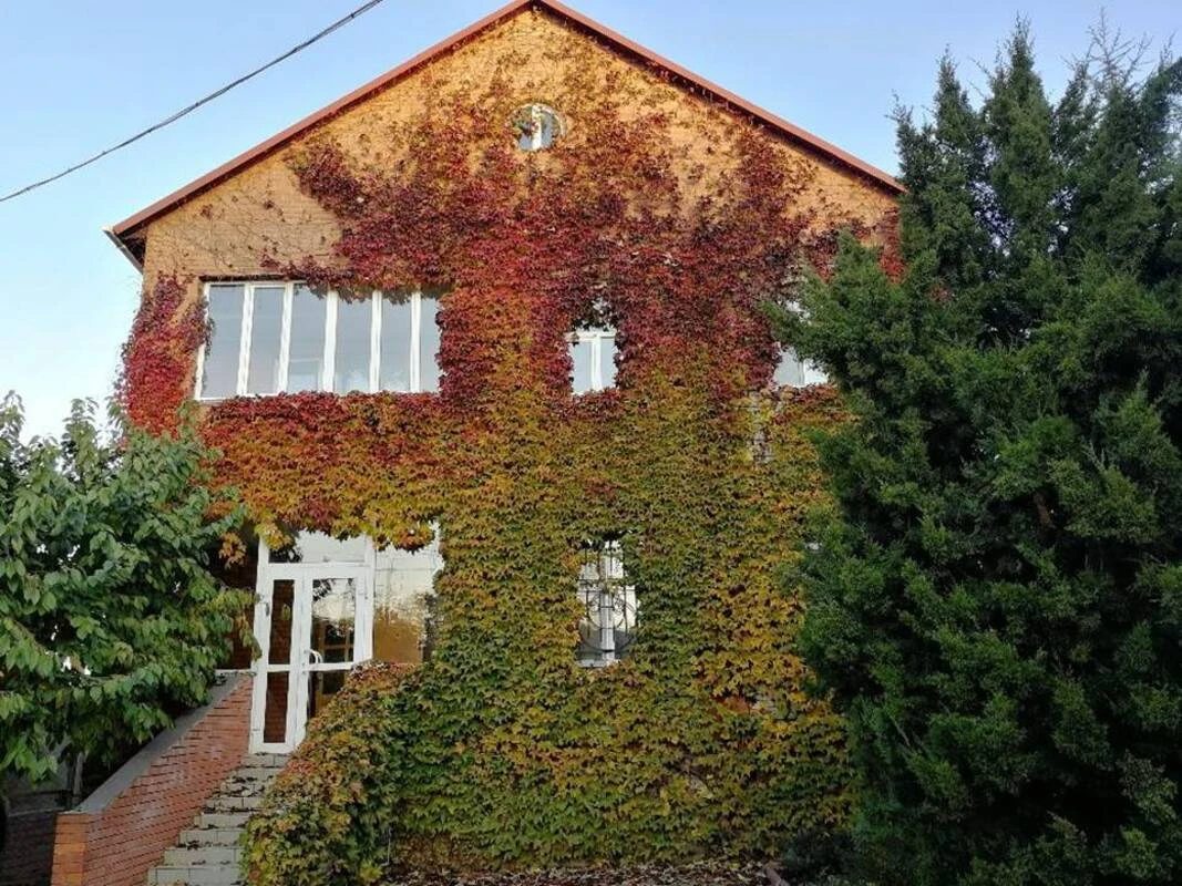 House for sale. 397 m², 3 floors. Hastello ul., Odesa. 