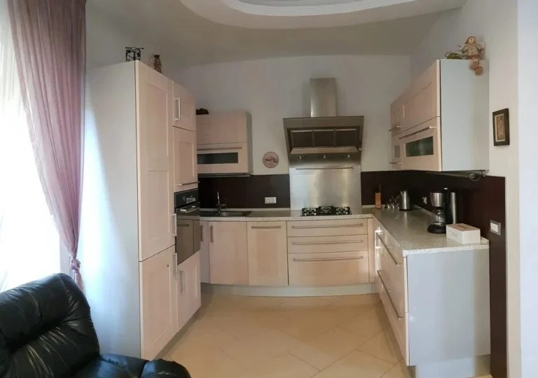 Продаж будинку 380 m², 3 поверхи. Неделина ул., Одеса. 