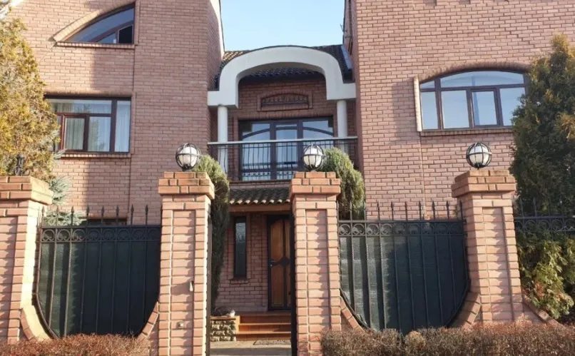 House for sale. 720 m², 4 floors. Zholyo-Kyury ul., Odesa. 