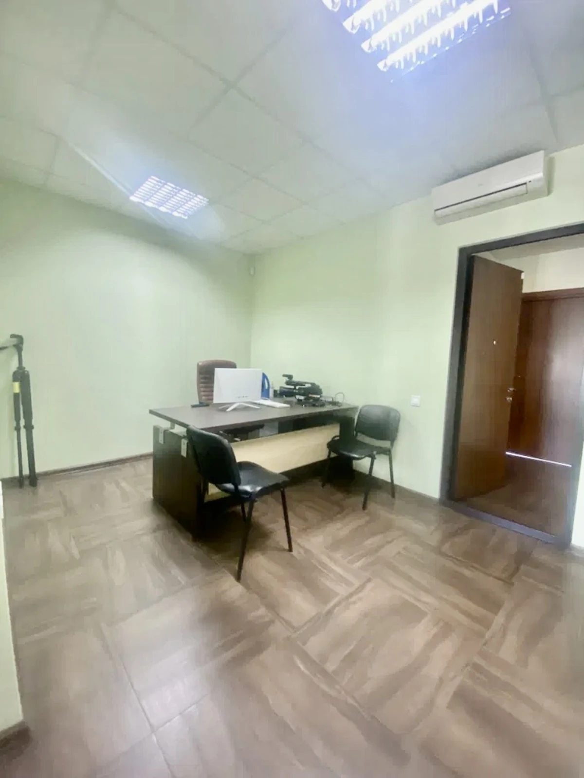 Продам офіс. 174 m², 1st floor/16 floors. 1, Литературная ул., Одеса. 