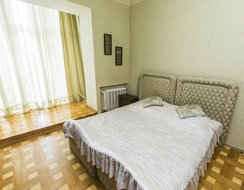 Entire place for rent. 3 rooms, 85 m², 4th floor/5 floors. 4, Dovnar-Zapolskogo 4, Kyiv. 