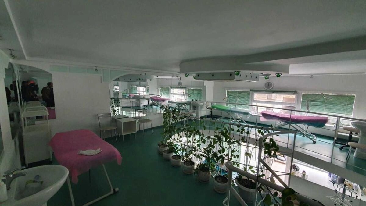 Commercial space for sale. 100 m², 1st floor/6 floors. Zhukova Vytse-Admyrala ul., Odesa. 