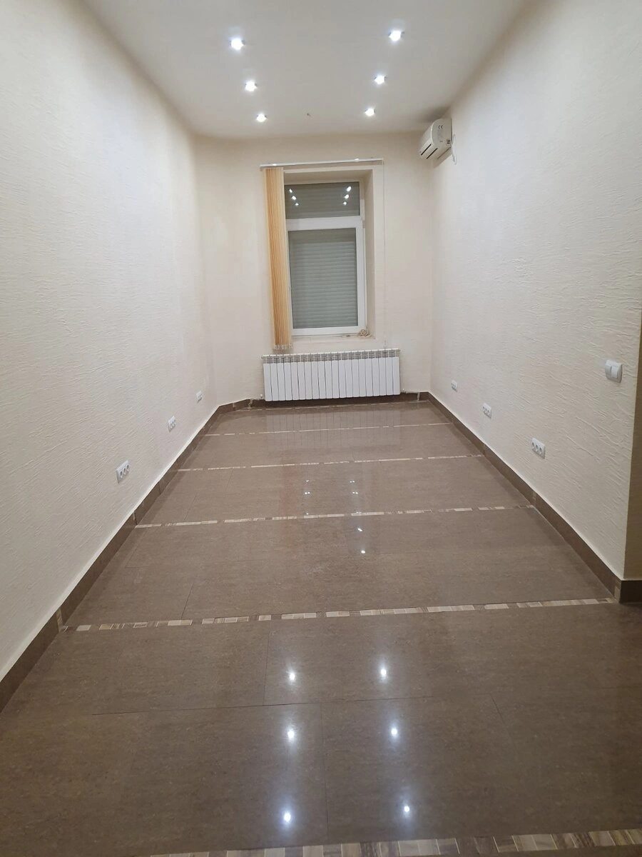 Продам нерухомість під комерцію 63 m², 1 пов./3 поверхи. 13, Тираспольская ул., Одеса. 