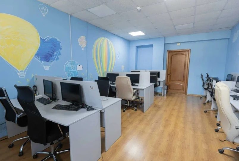 Продам офіс 401 m², 3 пов./3 поверхи. 45, Троицкая ул., Одеса. 