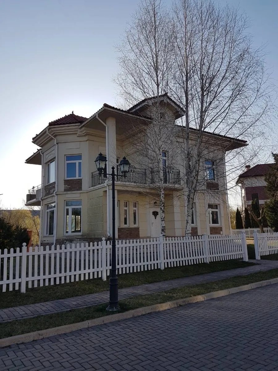 House for sale 650 m², 2 floors. Zatyshna vul., Chernomorskoe. 