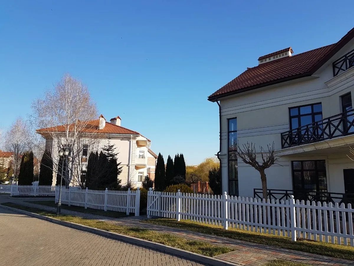 House for sale 650 m², 2 floors. Zatyshna vul., Chernomorskoe. 