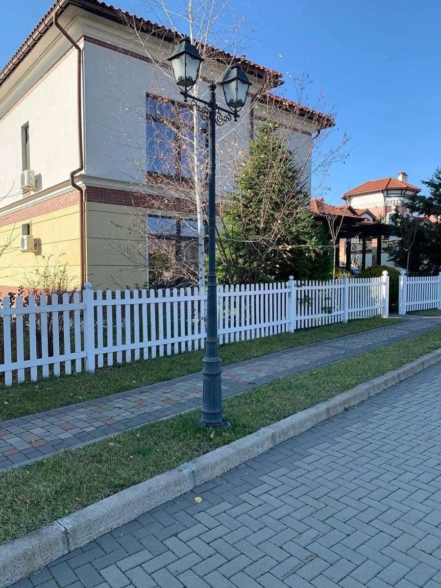 House for sale 225 m², 2 floors. Zatyshna vul., Chernomorskoe. 