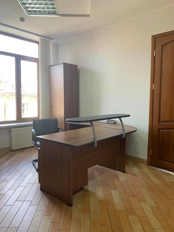 Продам офіс. 110 m², 4th floor/4 floors. Приморський район, Одеса. 