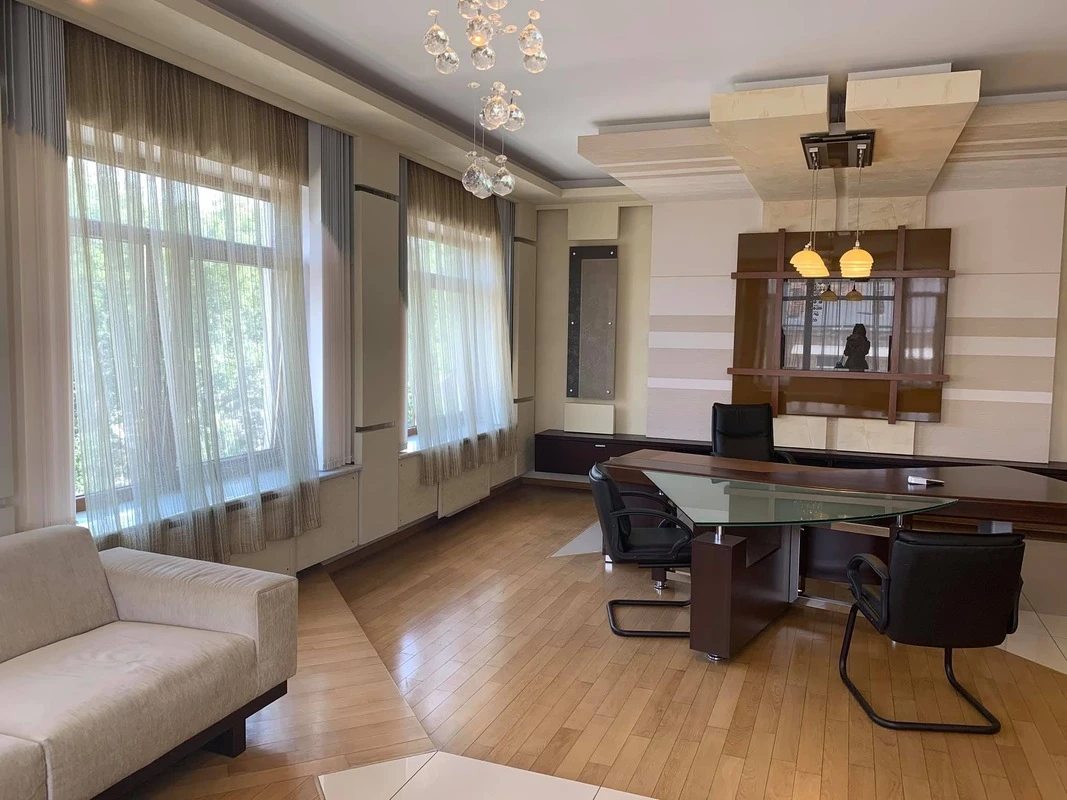 Продам офіс. 110 m², 4th floor/4 floors. Приморський район, Одеса. 