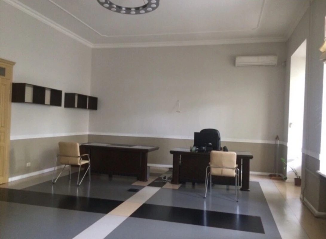 Офис закрытого типа в Центре Одессы на ул. Коблевской.