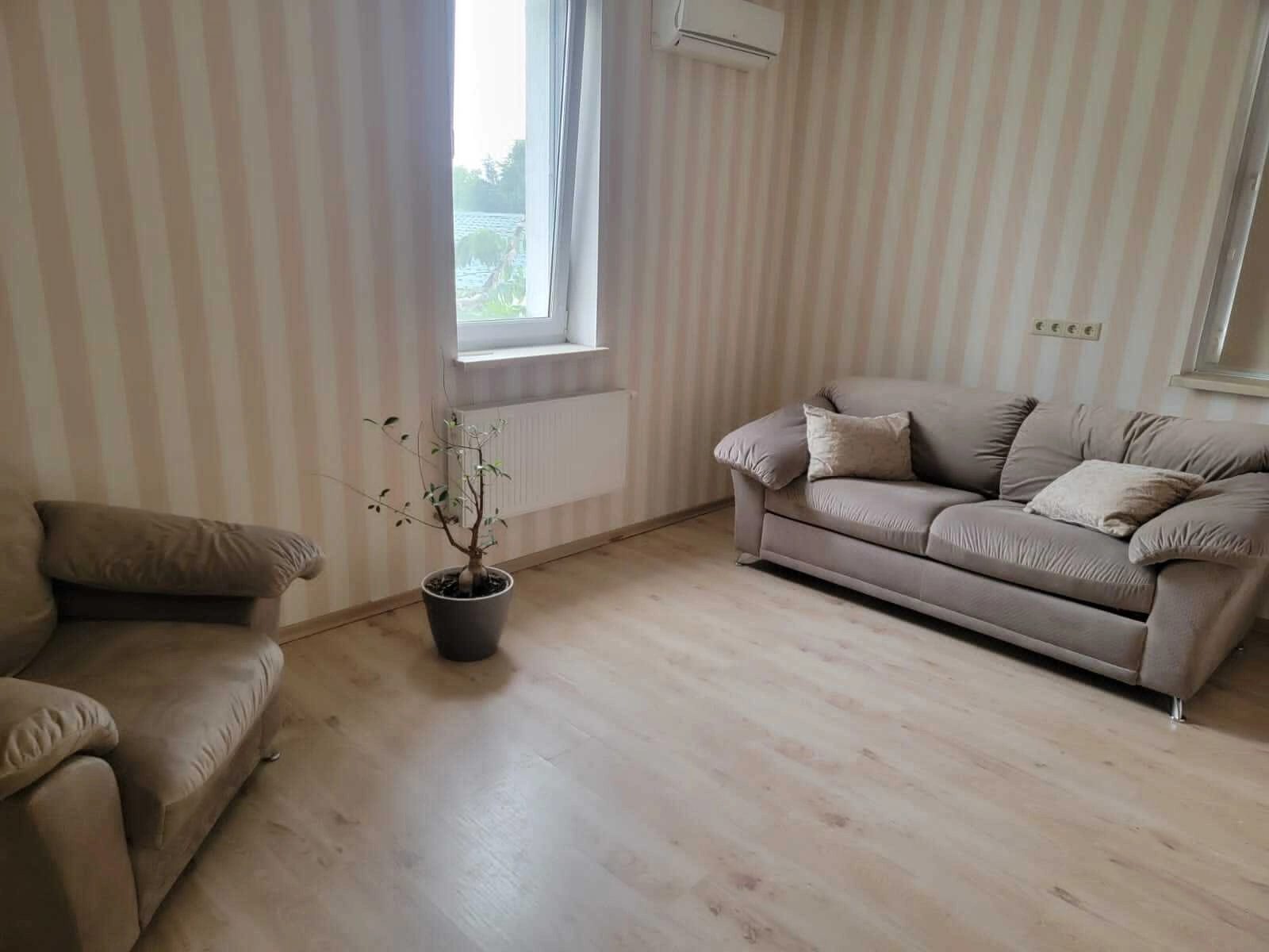 House for sale. 180 m², 3 floors. Kupryna ul., Odesa. 