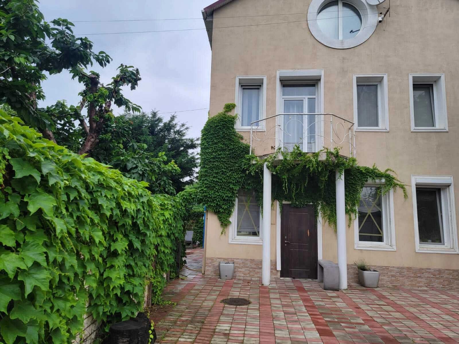 House for sale. 180 m², 3 floors. Kupryna ul., Odesa. 