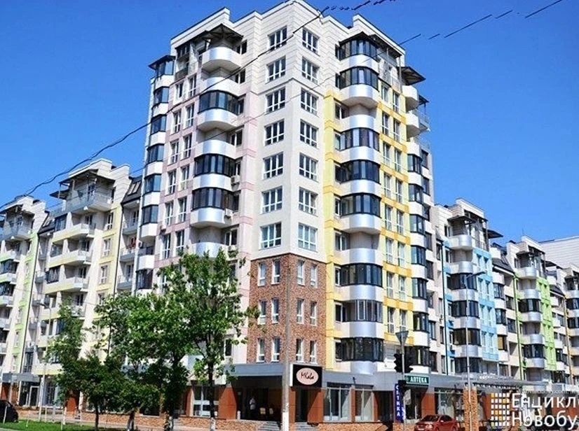 Трирівнева квартира в с. Вишневе (передмістя Києва) загальною площею 1