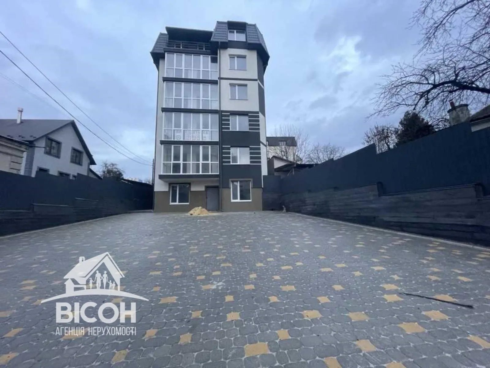 Commercial space for sale. 194 m², 1st floor/5 floors. Hayova vul., Ternopil. 