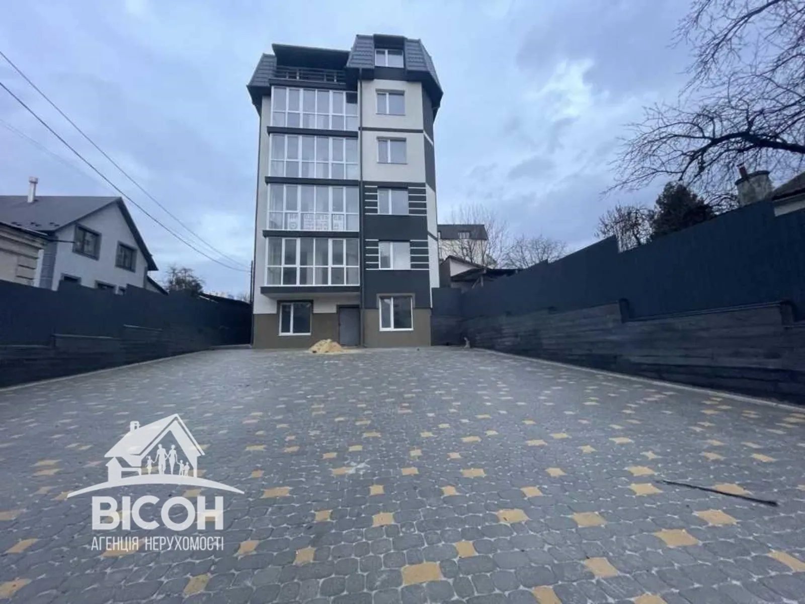 Продаж комерційного приміщення 194 m², 1 пов./5 поверхів. Гайова вул., Тернопіль. 