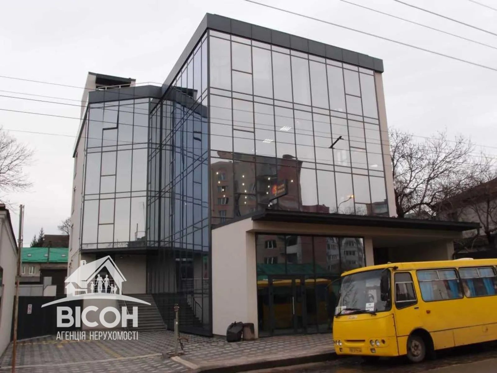 Commercial space for sale. 282 m², 1st floor/5 floors. Zbarazka vul., Ternopil. 