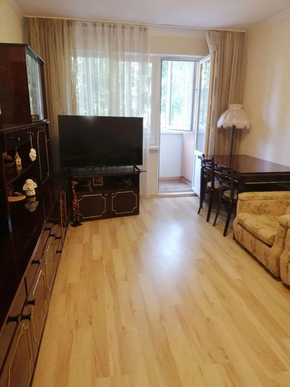 Apartments for sale. 3 rooms, 64 m², 2nd floor. Zhytomyr. 